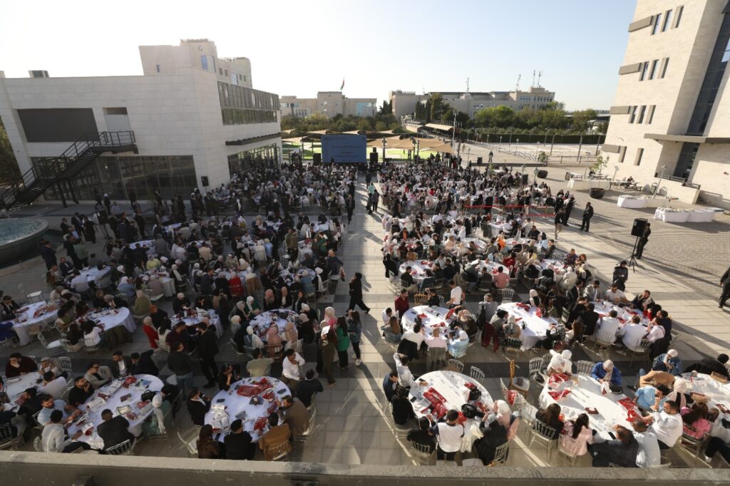 Nearly 1,300 graduates have expressed their admiration for the transformation of the Middle East University at their first reunion.