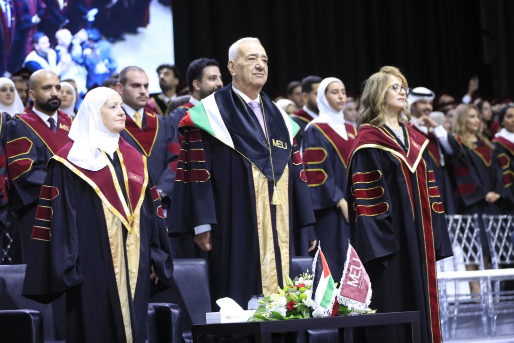 جامعة الشرق الأوسط تحتفل بتخريج 