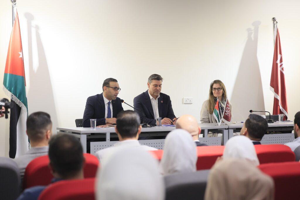 Al-Mamlaka's Director-General holds a dialogue session with students from the Faculty of Media on the responsibilities of Jordanian media.