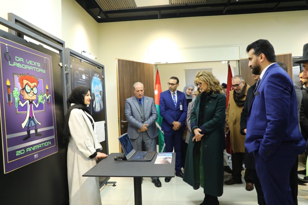 Students from the Graphic Design Department receive applause at the Animation Exhibition.