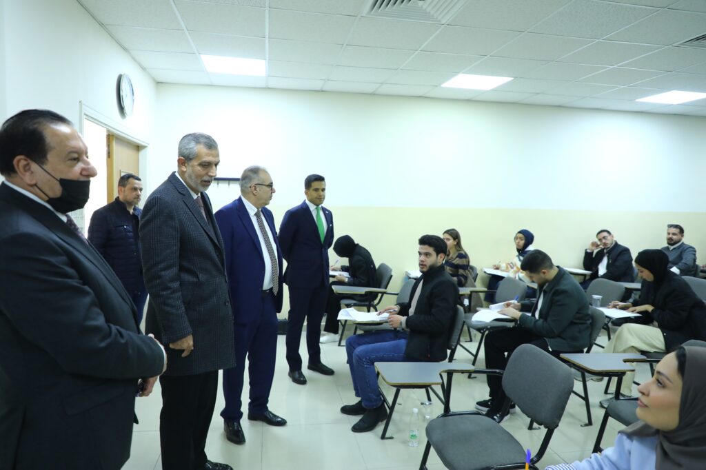 نقيب المحامين يتفقد سير إجراءات امتحان النقابة التحريري في 